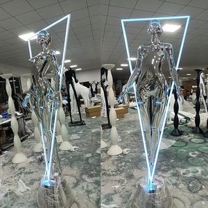 Sculptures de statue d'action de robot sexy en fibre de verre personnalisées pour décoration d'intérieur de bar de club Sculpture de robot de dame nue pour la déco de cinéma - Product Image 5