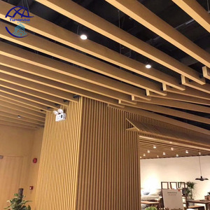 Grille de <span class=keywords><strong>plafond</strong></span> moderne en alliage d'aluminium à grain de bois, bande métallique en U <span class=keywords><strong>pour</strong></span> <span class=keywords><strong>plafond</strong></span> <span class=keywords><strong>suspendu</strong></span>, décoration de déflecteur - Product Image 3