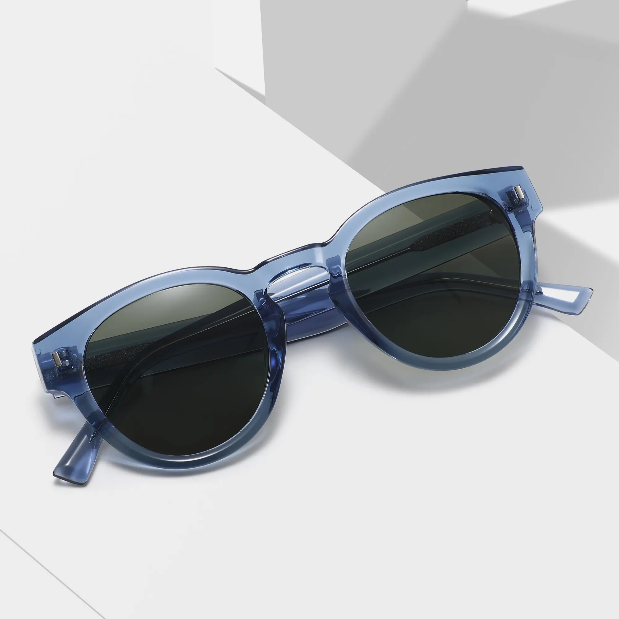 CONCHEN最新のホットセルデザイナークラシックサングラスTR90偏光女性アセテートサングラス2024