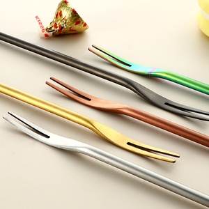 Fourchette <span class=keywords><strong>à</strong></span> cornichons et olives en acier inoxydable 304 <span class=keywords><strong>à</strong></span> long manche, 2 dents, pour bocaux, cocktails, desserts, salades de fruits, multicolore, durable, pince de préhension - Product Image 3
