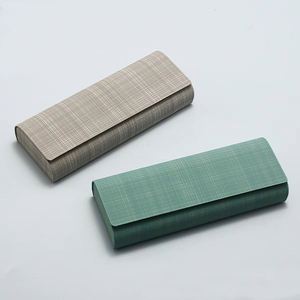 Estuche para Gafas de Sol Portátil Retro al por Mayor, Resistente a la Presión, con Tela a Rayas y Cuero PU Duro - Product Image 3