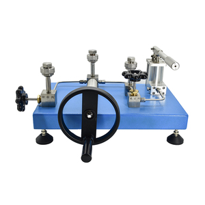 Bomba de Calibración Neumática de Escritorio con Manómetro Digital de 100 Bares y Vacío para Pruebas de Laboratorio, 1 Año de Garantía - Product Image 3