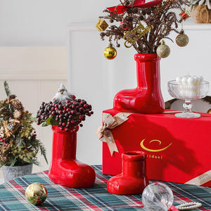 Offres Spéciales petites <span class=keywords><strong>bottes</strong></span> rouges vase en céramique en gros chaussures rouges vase cadeau <span class=keywords><strong>de</strong></span> Noël ins décoration <span class=keywords><strong>porte</strong></span>-stylo créatif - Product Image 4