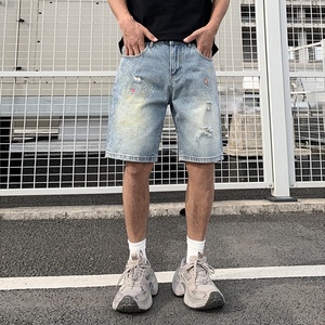 Nuovi Shorts in Denim da Uomo Ricamati con Strass e Strappi Deliberati, Finitura Lavata, Design a Gamba Dritta e Vestibilità Comoda - Product Image 1