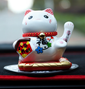 Petite main tremblante <span class=keywords><strong>en</strong></span> <span class=keywords><strong>céramique</strong></span> chat porte-bonheur décoration de voiture à ondulation automatique à énergie solaire - Product Image 5