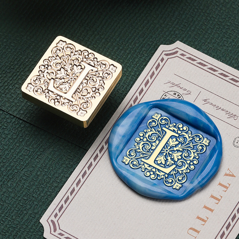 Square patterned letter L