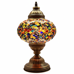 Lampe de table en mosaïque d'aluminium traditionnelle pour la décoration intérieure culturelle utilisant des méthodes artisanales intemporelles - Product Image 1