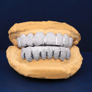 Grillz élégants en argent sterling 925 avec diamants Moissanite, bijoux de luxe pour hommes et femmes, au design tendance et style streetwear - Product Image 1