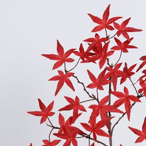 Bouquet de feuilles d'érable artificielles Dream Castle, 65 cm, rouge, en plastique, décoration de Noël, décoration de la maison - Product Image 2