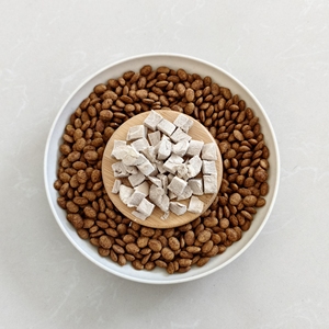 Aliments secs pour chats à faible MOQ, marque privée, riches en protéines brutes, enrichis en <span class=keywords><strong>taurine</strong></span>, à base de viande fraîche, sans céréales, pour le soutien urinaire, en <span class=keywords><strong>croquettes</strong></span> - Product Image 2