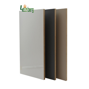 Panneau de contreplaqué PET HG 18 mm, finition mélamine PET blanche à points sur une face - Product Image 4