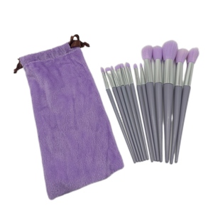 Profissional 13pcs <span class=keywords><strong>Make</strong></span> <span class=keywords><strong>Up</strong></span> <span class=keywords><strong>Brushes</strong></span> Set Escova de sobrancelha verde Face Powder Blush Makeup Brush
