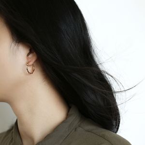 Boucles d'oreilles rétro françaises pour femmes avec lignes géométriques irrégulières, plaquées or 18 carats, lisses, accessoires de mode - Product Image 6