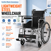 Fauteuil roulant manuel pliable confortable avec cadre en acier au carbone, plateau repas et freins à main, pneus pleins de 24 pouces pour les soins à domicile des personnes âgées