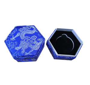 Umweltfreundliche Handgefertigte Hochwertige Sechseckige Quadratische Schmuckbox Blaues Brokatgewebe Traditionelles Silberfaden-Drachen-Design Magnetisch - Product Image 1