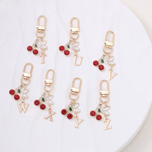 Charme <span class=keywords><strong>de</strong></span> casque Alphabet anglais AM; Accessoire <span class=keywords><strong>de</strong></span> décoration <span class=keywords><strong>de</strong></span> porte-clés <span class=keywords><strong>de</strong></span> voiture <span class=keywords><strong>de</strong></span> sac mignon <span class=keywords><strong>de</strong></span> cerise. - Product Image 2