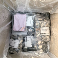 Connecteur M12 4 broches A-Code, câblable sur site, en plastique, mâle-femelle, droit et coudé, borne à vis, étanche IP67