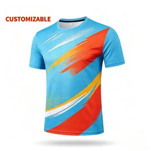 T-shirt de sport pour homme en polyester à séchage rapide, personnalisé avec logo imprimé numériquement, idéal pour la course à pied, la gym, les événements sportifs et la promotion d'équipes de marathon - Product Image 1