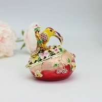 SHINNYGIFTS Guangdong fabricant délicat étain Toucan oiseau bibelot boîte métal artisanat émail pour la décoration de la maison