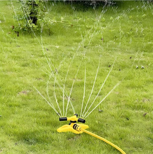 Vente en gros de pulvérisateurs de pelouse rotatifs à 360° à 3 bras en plastique, en stock important, pour les distributeurs de matériel de jardinage - Product Image 5