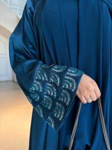 LEDUO – Tenue Quotidienne Musulmane Modeste Personnalisée, Élégante et Luxueuse, en Tissu Teinté avec Manchettes Ornées - Product Image 3