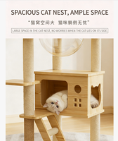 Arbre à chat de luxe avec structure d'escalade et nid, design spatial