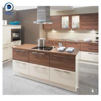 Prima Combo îlot de cuisine et armoire modernes de qualité haut de gamme avec comptoir en pierre de quartz pour une utilisation en appartement