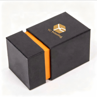Boîte d'emballage carrée en carton rigide noir avec logo personnalisé pour flacon de parfum Attar, avec insert et poignée.