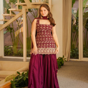 Ensemble Salwar Kameez en polyester brodé de sequins floraux Paisley bordeaux, longueur ras du sol, tenue ethnique indienne/pakistanaise pour mariage et fête - Product Image 1