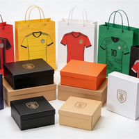 Sac en papier de luxe personnalisé pour l'emballage de maillots de basket-ball, de football, de soccer, boîte cadeau, sac à main, sacs de shopping en papier de créateur