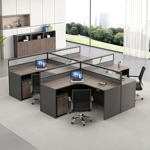 Postazione di Lavoro Modulare di Alta Qualità per 2-4 Persone, Design Moderno con Divisori e Cubicoli - Product Image 3