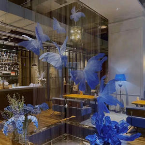 Farfalla artistica in carta tinta fatta a mano per la decorazione di nozze - Product Image 4