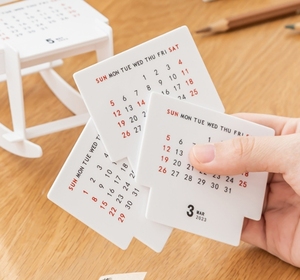 Mesa pequena com calendário, madeira, desenho de cavalo, blocos de construção de mesa, decoração de brinquedo, tamanho desenho animado, faça você mesmo - Product Image 3