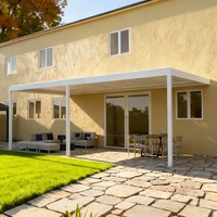 Pergola rétractable au design épuré en aluminium pour extérieur, avec toit à lames motorisé, réglable électroniquement et personnalisable, pour l'extérieur