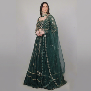 Lehenga choli de créateur pour femme Royal Glam Fashion, couleur verte, avec travail de sequins, perles, miroirs et fils. - Product Image 1