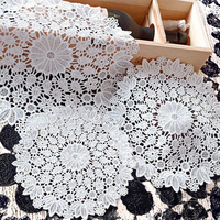 Blanc bohème Floral Crochet Table dentelle napperon Vase coussin tasse tapis ensemble décor à la maison tissu matériel tapis et tampons
