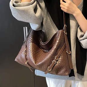 Nouveau sac à main tricoté à bandoulière pour femme, sac à dos vintage diagonal, sac à bandoulière tendance - Product Image 4