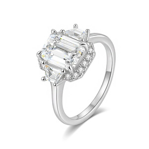 Anillo de compromiso y boda de plata de ley S925 con moissanita talla esmeralda y halo, ideal para regalo, venta al por mayor. - Product Image 2
