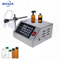 Máquina de llenado de líquidos semiautomática con bomba de diafragma pequeña de sobremesa para bebidas, jugos, perfumes y botellas de plástico.