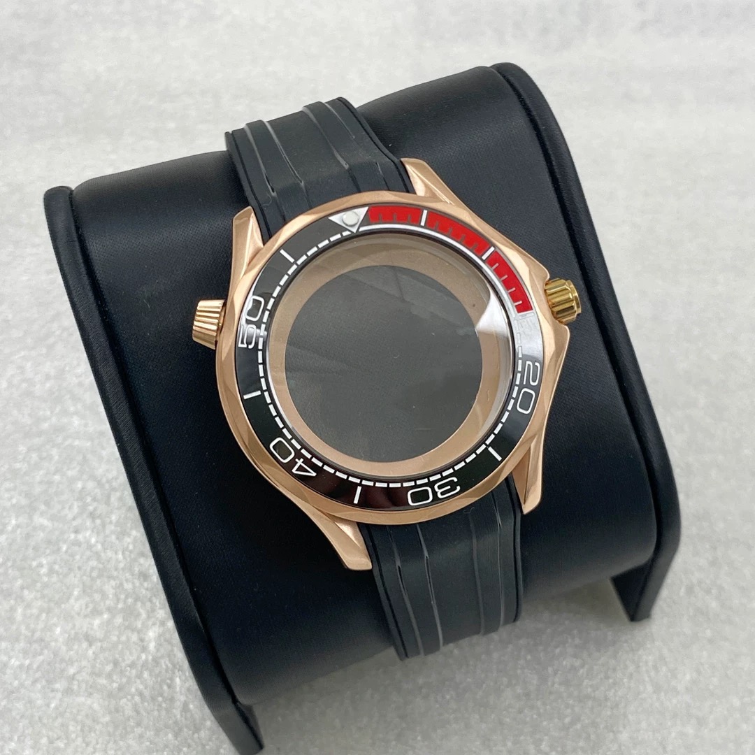 Caja de oro rosa con bisel rojo y negro