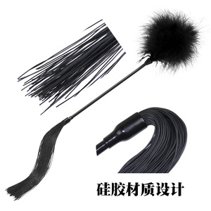 Fouet multifonctionnel en silicone noir, jouet doux pour flirter et taquiner, usage adulte - Product Image 4