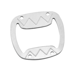 Décapsuleur mural magnétique en fer en forme de requin, argenté plat - Product Image 5