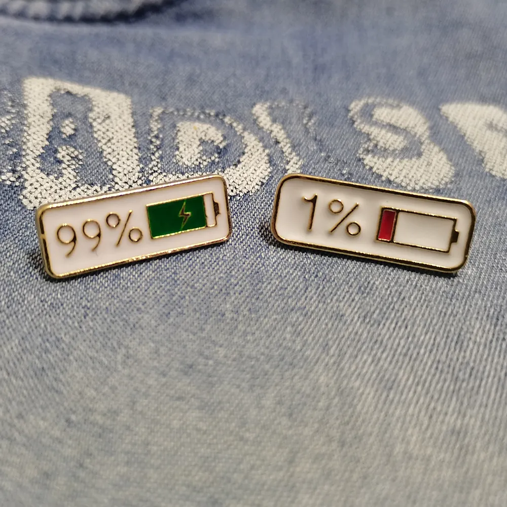 1% 99% Electricity Quantity Brooches Buckle Metal Clothes Badges Lapel Pins Vintage Enamel Pin Jewelry Decoration Accessories