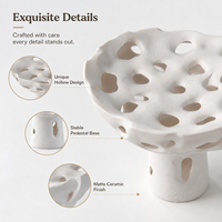 Vase à fleurs en céramique de forme unique Jossin avec surface ajourée et poignée sculpturale pour la décoration de la maison, de la table et des hôtels