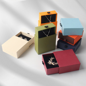 Scatola di imballaggio in carta all'ingrosso per regalo con spilla estraibile tinta unita - Product Image 4