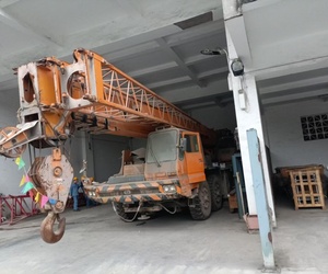 Grue sur camion d'occasion Tadano TG-1000E 100 tonnes, état usagé, avec grue mobile Tadano 100t d'origine - Product Image 1