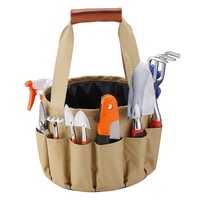 Bolsa de lona de montaje manual para guardar herramientas de jardinería. Múltiples herramientas están integradas en la bolsa de lona.
