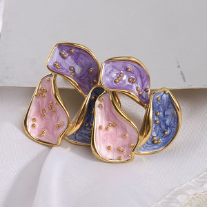 Boucles d'oreilles pendantes 29MM en émail, forme goutte d'eau, design asymétrique feuille, plaqué or, alliage de zinc, tige en acier inoxydable, pour femme, idéales pour les soirées - Product Image 2