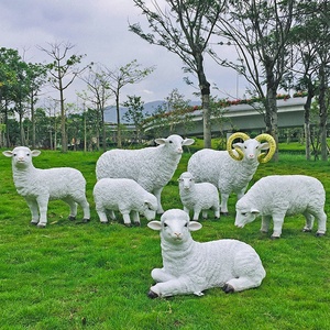 Sculpture de mouton en fibre de verre faite à la main, lumineuse, style pastoral, décoration de jardin extérieure sur pied - Product Image 1
