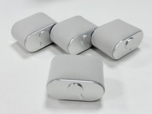 หมอนรองนาฬิกาอลูมิเนียม CNC สีเทาแบบกำมะหยี่สุดหรู (พร้อมเอฟเฟกต์การพ่นทรายแบบโพลาไรซ์และการชุบด้วยไฟฟ้า) - Product Image 4